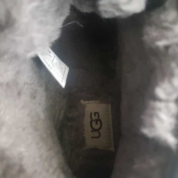 UGG - Picture 5 of 7